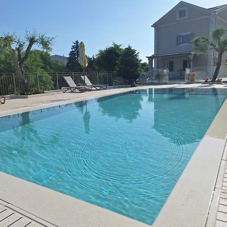 Luxury Breeze With Private Pools Дассия